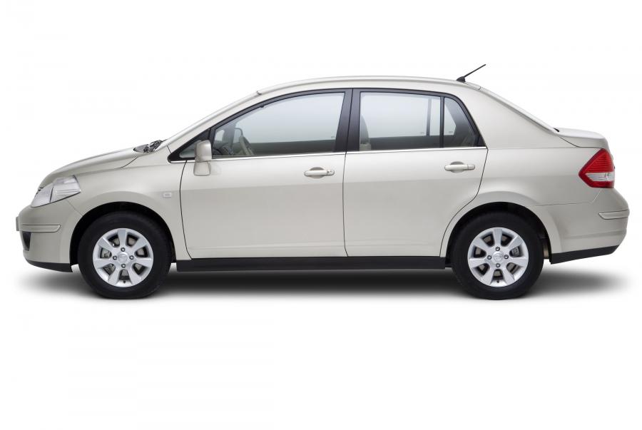  Nissan Tiida Sedan 2005 года  (фото 45 из 50)